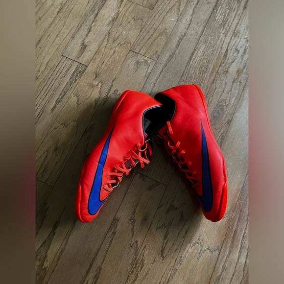 Nike bright red and blue Mercurial football boots in good condition US size 11.5 - Picture 5 of 7